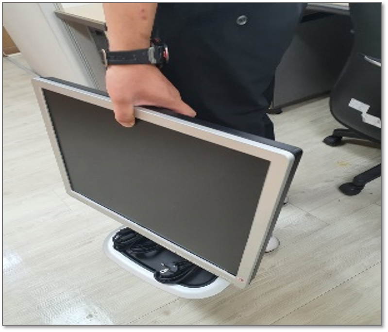 모니터 잘 쓰고 있어요! 