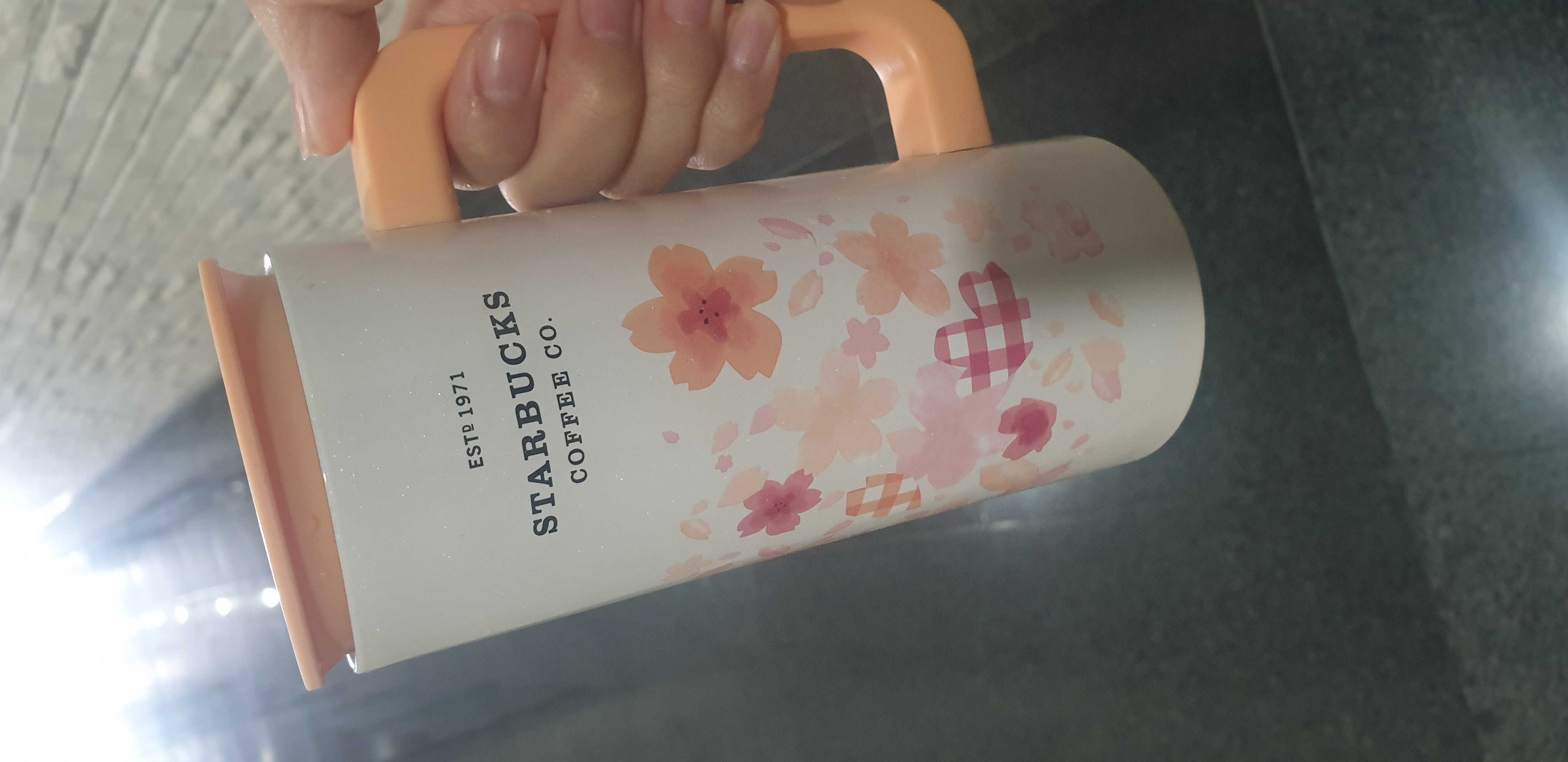 텀블러 나눔받았어요.